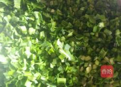 韮菜饼的做法图解1