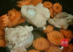 胡萝卜大骨头汤的做法图解5