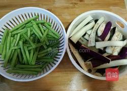长豆角烧茄条的做法图解2