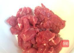牛肉炒大蒜的做法图解1