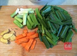 牛肉炒大蒜的做法图解2