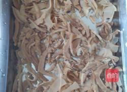 韭黄笋干炒肉丝的做法图解2