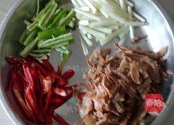 韭黄笋干炒肉丝的做法图解3