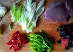 葱爆猪肝的做法图解1