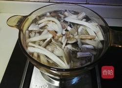 荔枝菌排骨汤的做法图解4