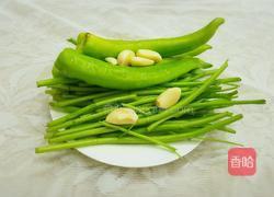 青椒压空心菜杆的做法图解1