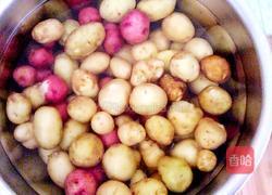 梅花肉焖小土豆的做法图解2