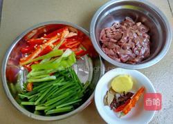 双椒炒猪腰的做法图解2