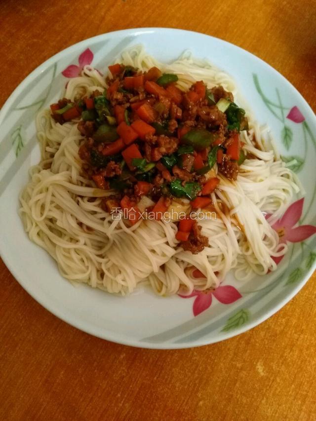 浇上之前煮好的调味料