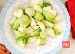 丝瓜炒袖珍菇的做法图解2