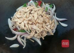 洋葱炒鸡肉条的做法图解6