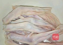 红烧鸭掌的做法图解1