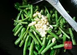 干煸辣椒豆角的做法图解6