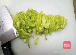 电饭锅苦瓜煎蛋的做法图解1