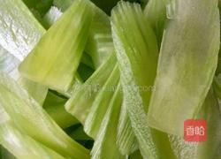 莴笋木耳炒肉片的做法图解3