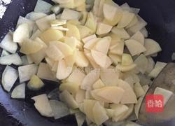 青椒葱头土豆片的做法图解5