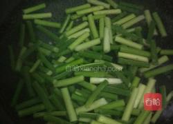 蒜苔炒香干的做法图解2