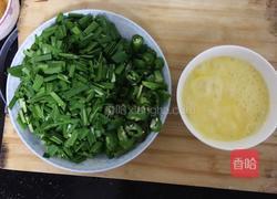 韭菜青椒炒鸡蛋的做法图解2
