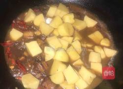 红烧肉烩土豆的做法图解8