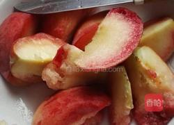 牛奶桃汁的做法图解1