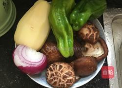 香菇土豆焖鸡腿的做法图解2