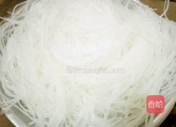 木耳炒粉丝的做法图解1