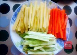 鸡蛋三丝卷饼的做法图解1