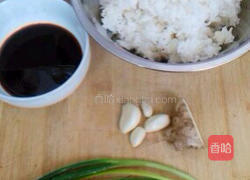 格格牌酱油炒饭的做法图解1