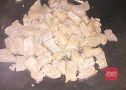 香煎魔芋丁的做法图解2
