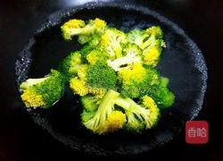 香菇炒西蓝花的做法图解7