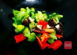 香菇炒西蓝花的做法图解12