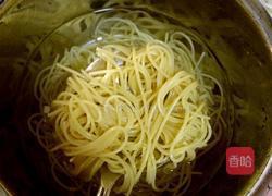 黑胡椒鸡脯意大利面的做法图解2