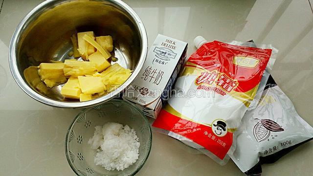 准备食材:把所需食材称重，黄油要提前室温软化。