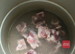 冬瓜排骨汤的做法图解1