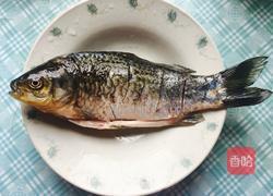 鲫鱼豆腐汤的做法图解1