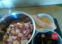 香菇炖鸡的做法图解1