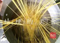 Illustration of how to make classic spaghetti bolognese 12