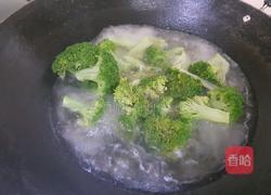 西兰花土豆沙拉的做法图解2