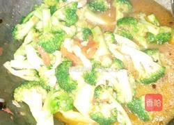 西兰花炒西红柿的做法图解5