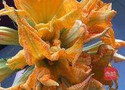 南瓜花煎蛋的做法图解1