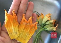 南瓜花煎蛋的做法图解2