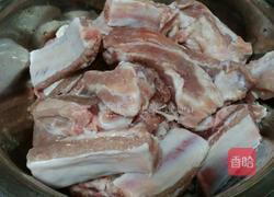 玉米烧排骨的做法图解1