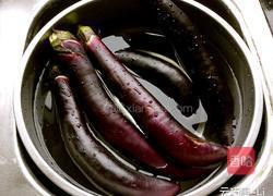 蒜泥茄子卷苦菊的做法图解2