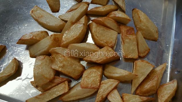 用色拉油、小火浸炸至金黄色