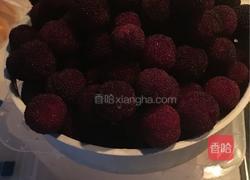 杨梅果酱的做法图解1