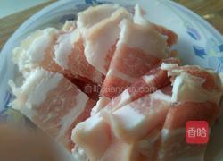 五花肉炒青菜蘑菇的做法图解2