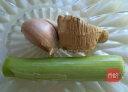 五花肉炒青菜蘑菇的做法图解3
