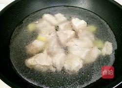 玉米胡萝卜炖脊骨汤的做法图解7