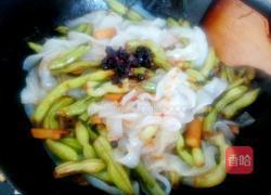 炖豆角土豆拉皮的做法图解9