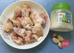 黄豆炖猪蹄的做法图解1